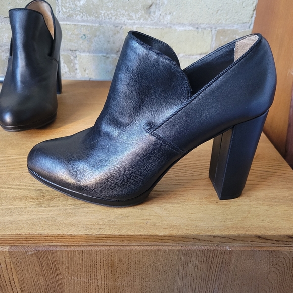 Me Too Black Leather Almond Toe Chunky Heels Womens Size 9.5M - Picture 5 of 13